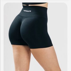 Alphalete Amplify short black